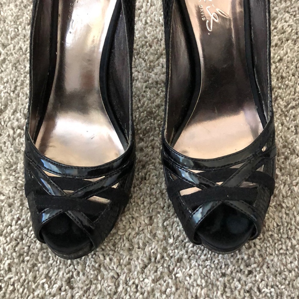 Charles by Charles David Black Pumps - Size 8 - Picture 5 of 8